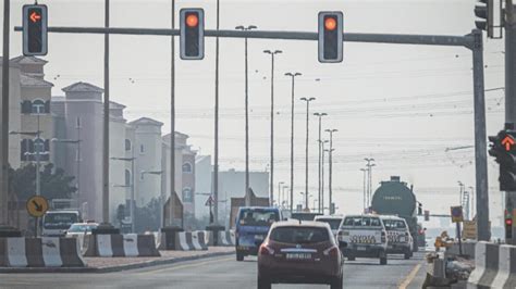 Dubai traffic law: How motorists can avoid jumping red light and .